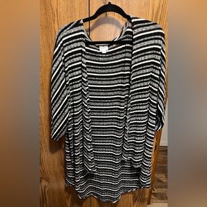 LuLaRoe Lindsay sweater size M